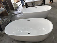 Baignoire autoportante moderne en résine violette élégante, écologique, artistique et transparente, pour salle de bain intérieure