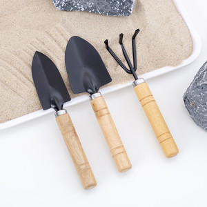 Juego de 3 herramientas de jardinería miniatura con mango de madera: pala, rastrillo y azadón para jardinería doméstica - Product Image 2