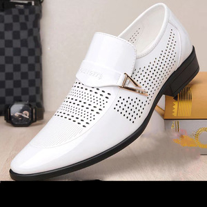 Mocasines Blancos de Hombre con Punta en Pico, Parte Superior de Cuero y Malla Transpirable, Suela de Goma, Logotipo Grabado, Zapatos de Vestir para Oficina y Carrera Profesional - Product Image 1