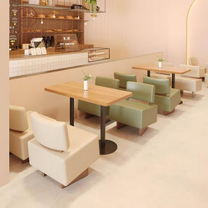 Ensemble de meubles modernes pour restaurant, tables carrées en bois avec pieds en métal, fauteuils simples blanc crème et canapé booth vert - Product Image 5