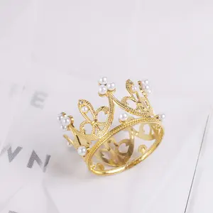 Mini coroa para casamento com pérolas, mini coroa chinesa de casamento acessórios assados para meninas coroa de aniversário liga de pérola pequena coroa para bebê menina