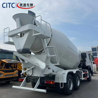 Camion malaxeur à béton mobile SINOTRUK 6x4 avec moteur diesel puissant de 10 L et lames de mélange en spirale anti-usure pour les fondations de maisons