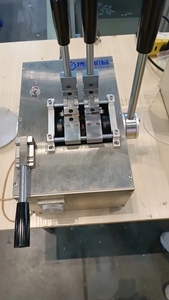 Stores roulants de conception horizontale moderne Machine d'assemblage de chaînes Stores en <span class=keywords><strong>bois</strong></span> Cordon de corde <span class=keywords><strong>Menuisier</strong></span> - Product Image 2
