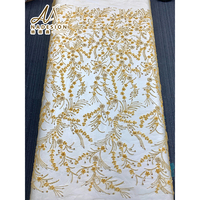 Tissu en dentelle de tulle brodé de fleurs 3D de qualité supérieure, tissu en maille orné de perles et de paillettes fait main pour les vêtements de mariage et d'occasions formelles