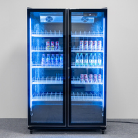 Réfrigérateur commercial à trois portes entièrement vitrées pour la présentation de bières en magasin