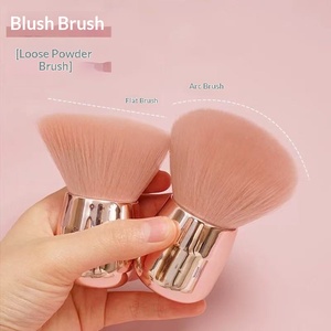 Pinceau à poudre en fibres artificielles à tête champignon avec manche en plastique pour l'application <span class=keywords><strong>de</strong></span> <span class=keywords><strong>fond</strong></span> <span class=keywords><strong>de</strong></span> <span class=keywords><strong>teint</strong></span>, <span class=keywords><strong>de</strong></span> fard à joues et <span class=keywords><strong>de</strong></span> poudre fixante sur le visage - Product Image 3
