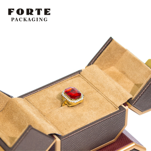 FORTE - Caja de Joyería Cuadrada de Piel Sintética Roja Hecha a Mano con Logotipo Personalizado y Forro de Terciopelo para Anillos, Pulseras, Colgantes y Collares - Product Image 2