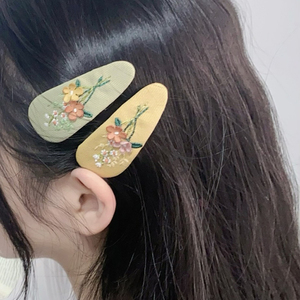 Pasador <span class=keywords><strong>de</strong></span> Pelo con Forma <span class=keywords><strong>de</strong></span> <span class=keywords><strong>Gota</strong></span> Bordado en Tela, Flor Tridimensional, Lindo y Moderno, Estilo Jardín, Accesorios para el Cabello - Product Image 3