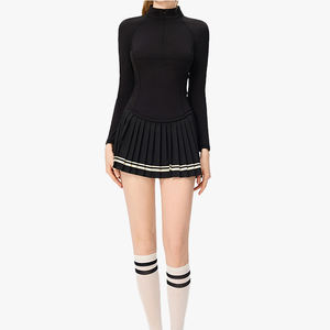 Ensemble de tennis deux pièces pour femme : T-shirt à manches longues et col roulé zippé et mini-jupe plissée amincissante - Product Image 4