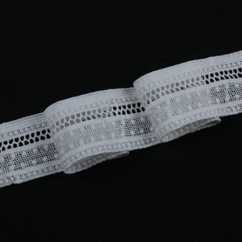 カスタマイズされたスイス綿の女性のレーストリム4.8Cm幅ホワイトネット水溶性刺Embroideryレーストリム