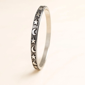Brazalete Celestial de Luna y Estrellas, Plata de Ley Oxidada, Hecho a Mano, Joyería de Inspiración Cósmica, Estilo Vintage - Product Image 3