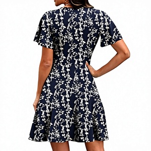 Robe d'été décontractée pour femme en mousseline de soie style bohème, taille haute, col en V profond, manches volantées, ourlet asymétrique, longueur genou, coupe fourreau - Product Image 6