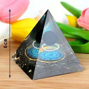 Pyramide en résine d'obsidienne noire en gros, pyramide d'orgonite en résine faite à la main pour la guérison des chakras, énergie pour le Feng Shui - Product Image 6