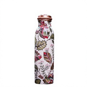 Botella de agua metálica con diseño floral y interior de cobre limpio, portátil para viaje, con tapa de cobre. - Product Image 1