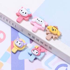 Venta al por mayor de la calle placa de identificación resina encantos indicador Sanrios Melody Kitty Kuromi Diy Decoración - Product Image 1