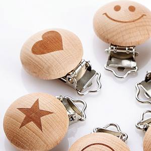 Clip per Ciuccio in Legno di Faggio Inciso al Laser e Acciaio Inossidabile, Durevole, Portatile e Riutilizzabile per Portaciuccio - Product Image 3