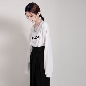 <span class=keywords><strong>Camiseta</strong></span> de algodón de manga larga con hombros descubiertos, <span class=keywords><strong>Camiseta</strong></span> con estampado de letras, corte Corte Irregular, Red, color rojo, 2215, 2021 - Product Image 5