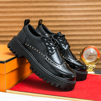 Chaussures habillées décontractées pour hommes en cuir PU, style brogue, à bout rond, à semelle épaisse, à talons hauts, pour affaires et occasions formelles
