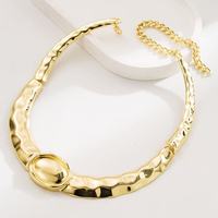 Collier ras du cou chic et tendance en métal liquide fondu irrégulier style punk senior, chaîne de clavicule vintage haut de gamme pour blogueuses