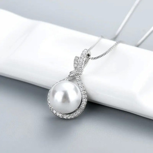 Collana con Pendente di Perle Akoya in Argento 925 Placcato Oro Bianco, Perla Coltivata Rotonda AAA, Gioiello Classico da Sposa per Donna - Product Image 1