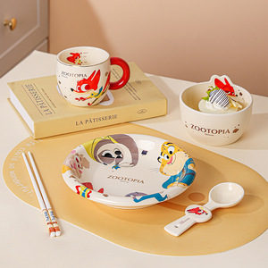 ชุดช้อนส้อมเซรามิก 5 ชิ้น ลายซูโทเปีย พร้อมกล่องของขวัญ ชุดภาชนะใส่อาหารลายการ์ตูนรักษ์โลก นิคและจูดี้ เหมาะสำหรับเป็นของขวัญ - Product Image 2