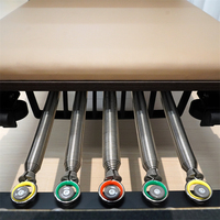 Reformer de Pilates en contreplaqué avec structure en bois d'érable, barre de repose-pieds réglable, certifié CE, pour studio de Pilates professionnel, options OEM et ODM disponibles.