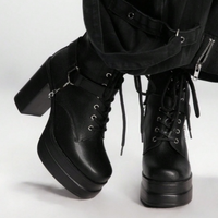 Bottines à plateforme noires pour femmes, style gothique punk, talon bloc épais, lacets, décoration chaîne métallique, mode Y2K, chaussures pour femmes
