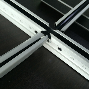 Profilés de suspension <span class=keywords><strong>pour</strong></span> plafond en métal, système de cadre principal en T, faux poutres, profilés suspendus, profilés peints - Product Image 1