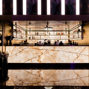 Bancone <span class=keywords><strong>Bar</strong></span> di Lusso Personalizzato in Marmo Onice Curvo Retroilluminato, Ecologico e Multifunzionale per Casa, Hotel e Club - Product Image 2