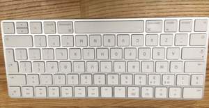 Teclado Inalámbrico Magic Keyboard 2 A1644 Blanco para Portátil con Retroiluminación RGB, Usado - Product Image 4