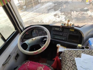 Zhongtong LCK6108D Entraîneur personnalisable Hauteurs de carrosserie 180-199kW Moteurs 100 km/h Groupe de vitesse Voyage Nouveau Utilisé Manuel Essence Euro 3 - Product Image 2