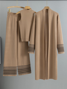 Set di Maglieria da <span class=keywords><strong>Donna</strong></span> in 3 Pezzi, Stile <span class=keywords><strong>Retrò</strong></span> con Motivo Jacquard, Cardigan Lungo Casual e Pantaloni, Completo con Gilet Lavorato a Maglia - Product Image 2