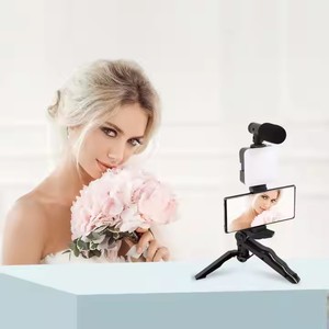 Support de <span class=keywords><strong>téléphone</strong></span> <span class=keywords><strong>trépied</strong></span> pour smartphone, kit de vlogging <span class=keywords><strong>avec</strong></span> mini microphone <span class=keywords><strong>et</strong></span> <span class=keywords><strong>lumière</strong></span> d'appoint LED, idéal pour TikTok, diffusion en direct, vidéo YouTube - Product Image 4