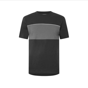 เสื้อยืดผู้ชายทรงยาวพิเศษ คอตตอนสีสันตัดต่อ ชายเสื้อยาวขึ้น ทรงตรง ใส่สบาย เหมาะสำหรับการสวมใส่แบบเลเยอร์ ชุดลำลอง - Product Image 1