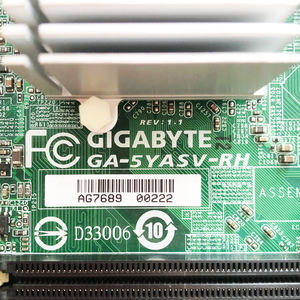 GIGABYTE GA-5YASV-RH con Chipset Intel 3200 + Intel ICH9R, Compatible con la Interfaz LGA775 del Procesador Intel Xeon 3000 - Product Image 5