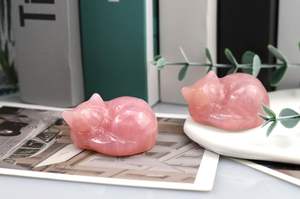 ขายส่งรูปปั้นแมวแกะสลักจากโรสควอตซ์ขนาด <span class=keywords><strong>2</strong></span> นิ้ว ขัดเงา น่ารัก ของขวัญบำบัดรักษาสำหรับผู้หญิง ตกแต่งสำนักงานและบ้าน ของตกแต่งโต๊ะทำงาน - Product Image 5