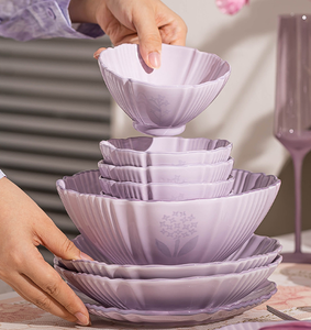 Service <span class=keywords><strong>de</strong></span> table en céramique gaufrée motif floral violet lavande, vaisselle vintage à bord festonné pour la maison, les mariages et les cadeaux <span class=keywords><strong>de</strong></span> pendaison <span class=keywords><strong>de</strong></span> crémaillère - Product Image 2
