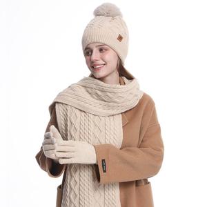 Chapeau d'hiver en laine tricotée pour femmes, écharpe, gants de protection des oreilles en trois pièces. - Product Image 1