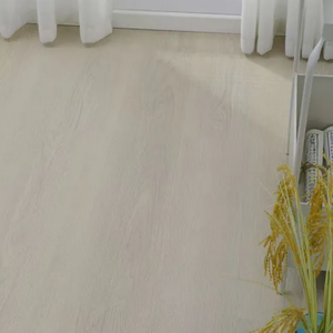 Revêtement de sol PVC SPC 4mm 5mm 6mm pour hôtels, directement de l'usine, écologique, imperméable, intérieur, sans colle, installation facile, garantie 5 ans - Product Image 1