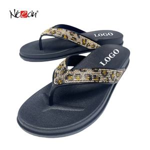 Sandales compensées Nicecin pour femme avec strass, imprimé léopard, plateforme, logo personnalisé, en EVA souple, chaussures de plage d'été - Product Image 1