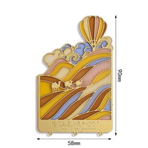 Marque-page haut de gamme en forme de montgolfière jaune clair, idéal pour l'école, le bureau ou comme cadeau - Product Image 2