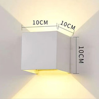 Lampe murale carrée LED intérieure moderne nordique AC85-265V à double tête IP44 3000K à intensité variable pour salon, éclairage décoratif, fabrication