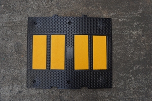 Dissuasori di velocità ad alta visibilità da 500 mm, prodotti per <span class=keywords><strong>la</strong></span> sicurezza stradale, dissuasori di velocità per aree residenziali, dissuasori stradali in gomma - Product Image 2