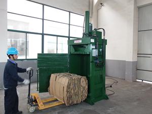 Presse à balles verticale hydraulique à haute efficacité commerciale pour les petites et moyennes entreprises et les stations de recyclage des déchets - Product Image 5