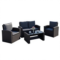 Ensemble de meubles de patio 4 pièces en rotin PE, comprenant un canapé deux places, 2 fauteuils et une table basse en verre avec étagère, coussins gris, pour l'extérieur