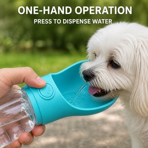 Bouteille d'eau pour animaux de compagnie avec couvercle à paille, étui, poignée, mousqueton, transparente, réutilisable, facile à nettoyer, portable, en plastique - Product Image 4