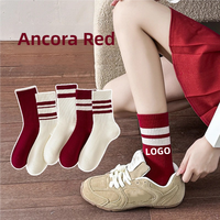 Vente en gros de chaussettes fines et chaudes en laine de haute qualité avec logo personnalisé pour femme blanc rouge à la mode