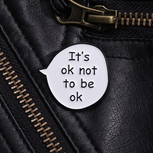 Épingles en émail peintes en métal avec des phrases amusantes, accessoires pour vêtements et sacs, « <span class=keywords><strong>C</strong></span>'<span class=keywords><strong>est</strong></span> OK d'être <span class=keywords><strong>pas</strong></span> OK », imprimées en typographie - Product Image 4