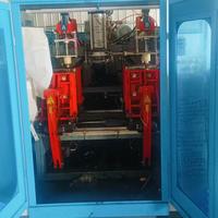 Machine de soufflage de plastique d'occasion pour la production de bouteilles en plastique, en bon état et solution économique