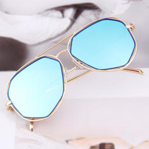 Gafas de Sol de Estilo Europeo para Mujer, Montura Metálica Negra, Lentes de PC con Protección UV400, para Viajes, Conducción y Protección Solar - Product Image 2